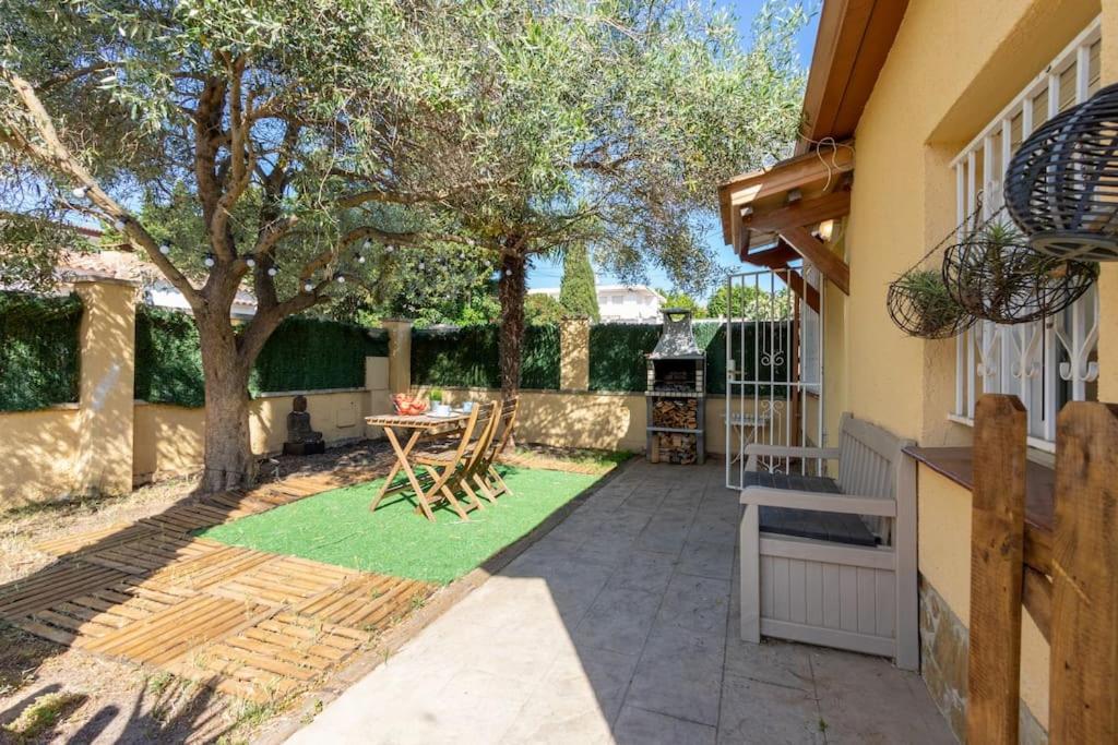 Casita Con Jardin, Bbq, Wifi, Centro Y Playa Villa Empuriabrava Exterior foto