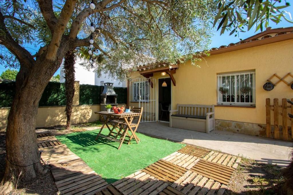Casita Con Jardin, Bbq, Wifi, Centro Y Playa Villa Empuriabrava Exterior foto