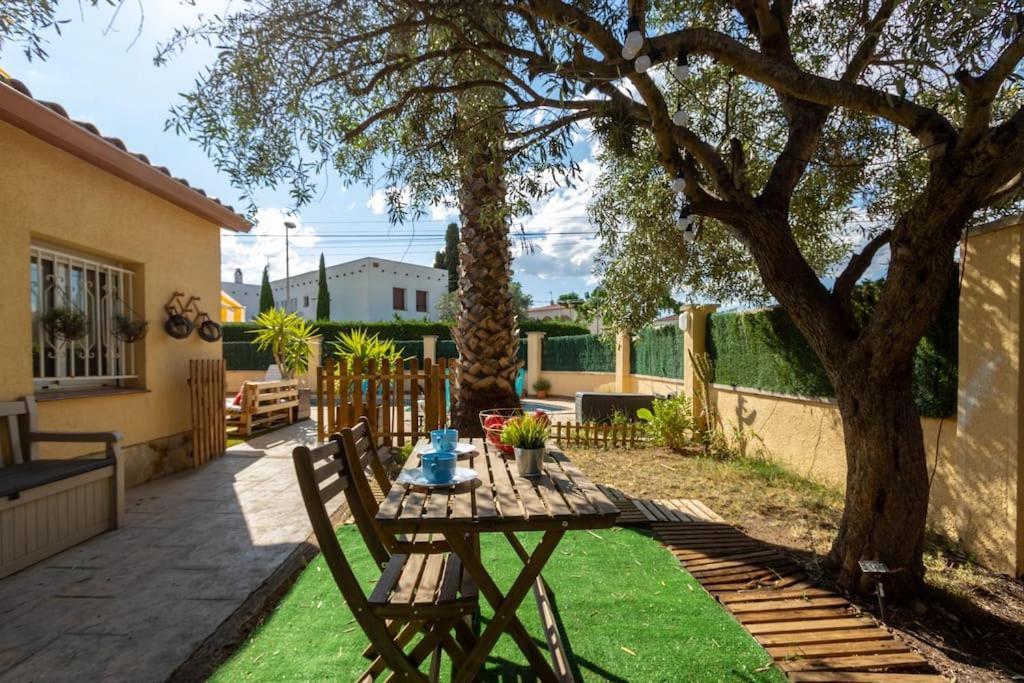 Casita Con Jardin, Bbq, Wifi, Centro Y Playa Villa Empuriabrava Exterior foto